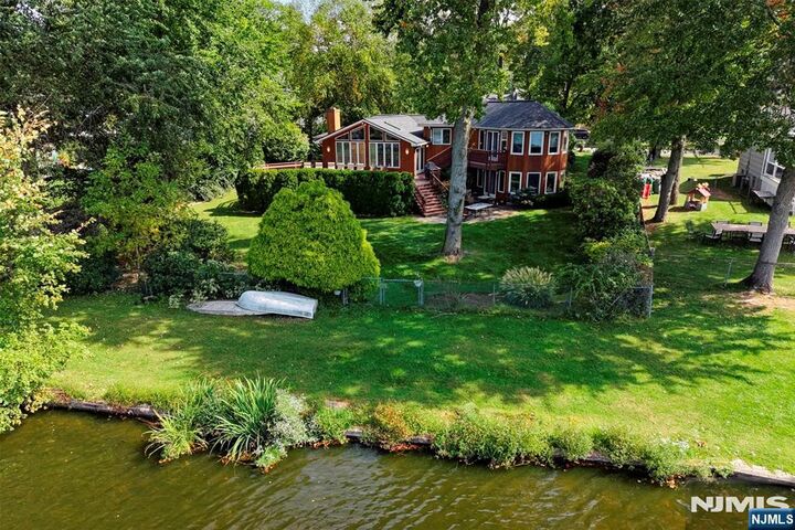 Property Photo:  152 Sussex Road  NJ 07676 