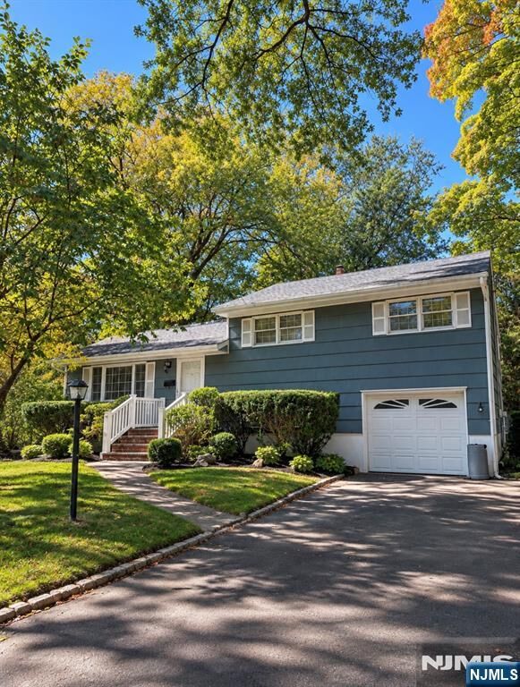 Property Photo:  31 Arbor Drive  NJ 07423 