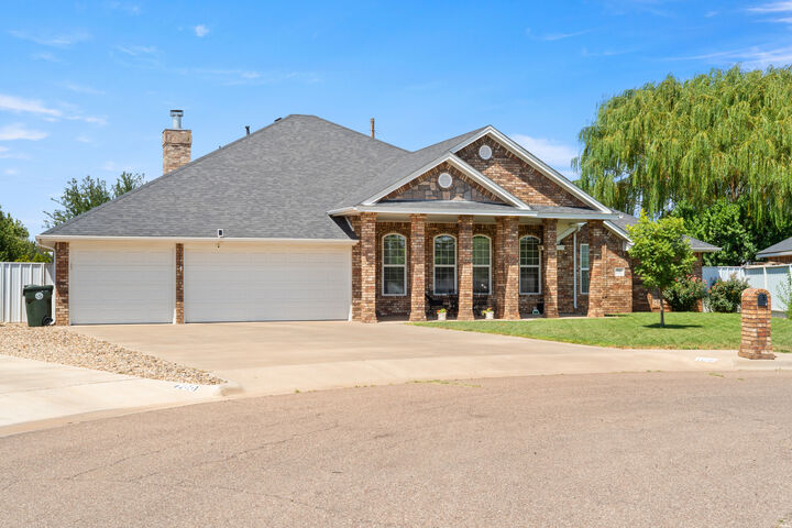 Property Photo:  704 Providence Cir  NM 88101 
