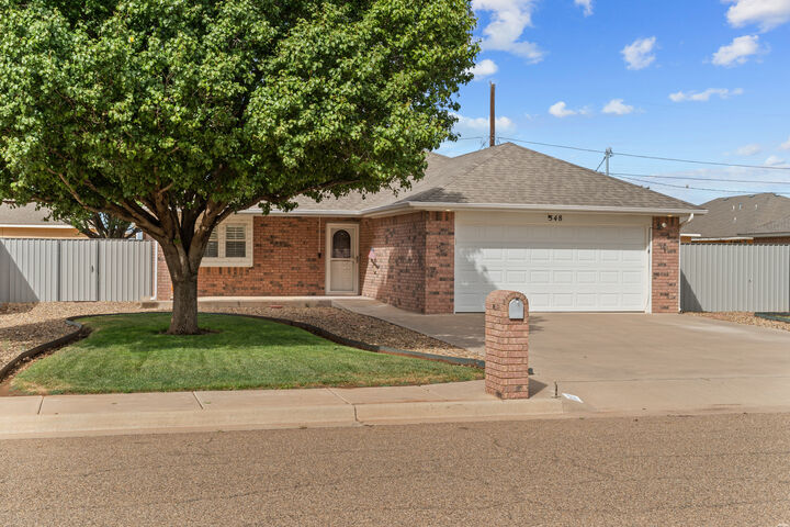 Property Photo:  548 La Salle  NM 88101 