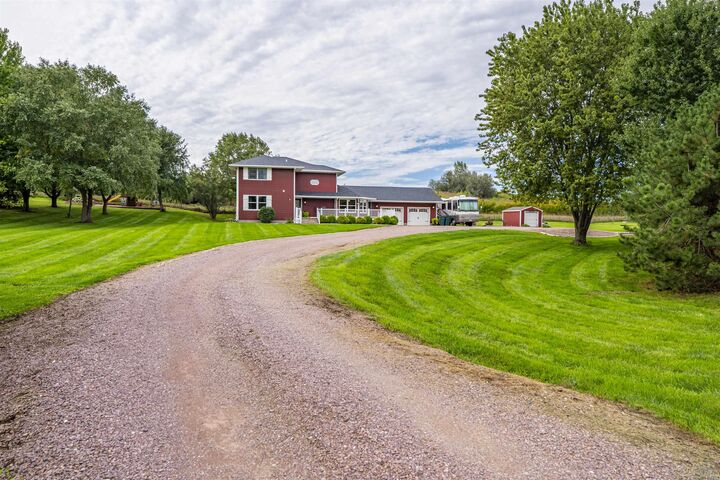 Property Photo:  33925 Johnson Dr  IA 51108 
