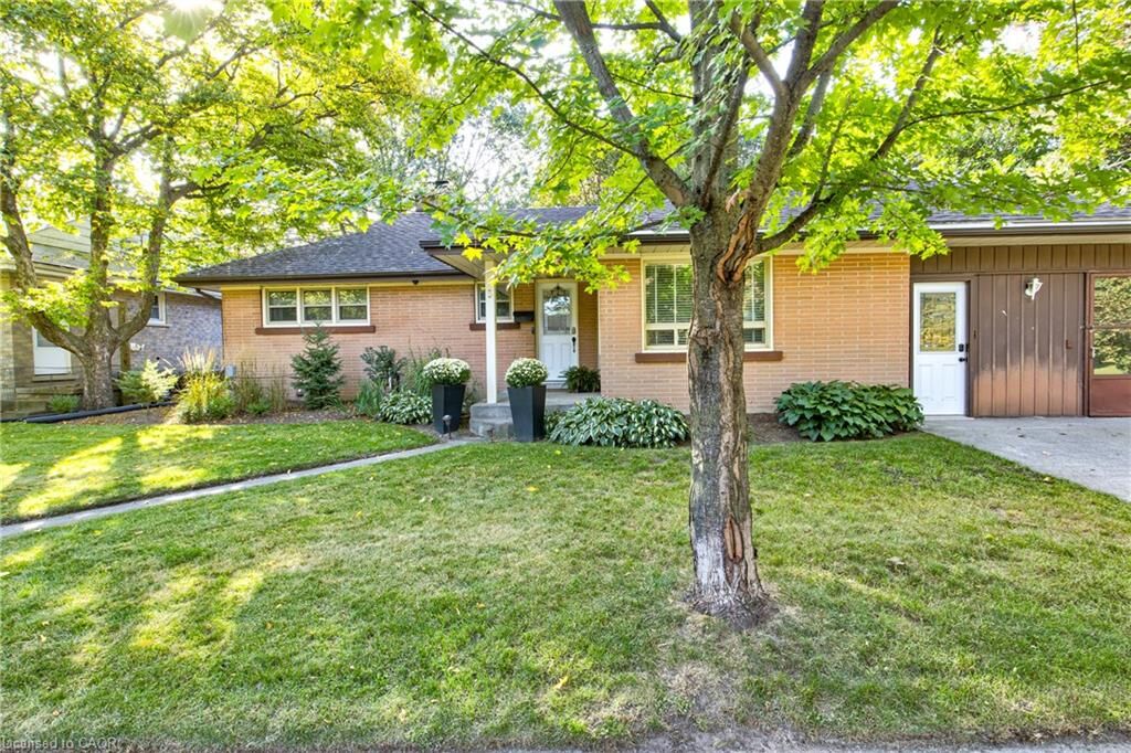 Property Photo:  3 Oakwood Avenue  ON N2H 6G7 