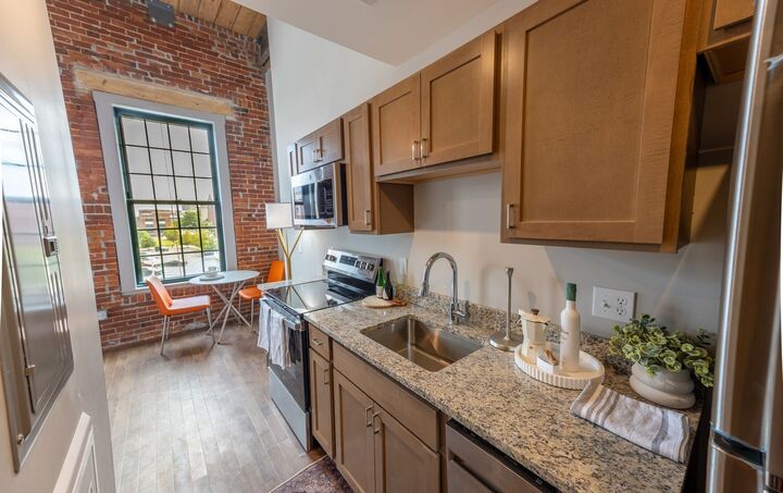 Property Photo:  90 Grove St 406  MA 01605 