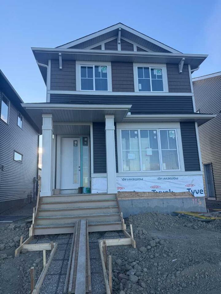 Property Photo:  116 Southbow Avenue  AB T4C 3R1 