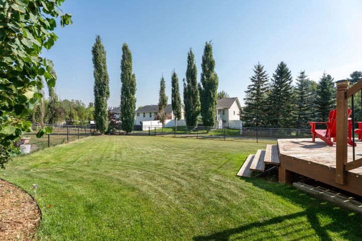 Property Photo:  432 Rainbow Falls Way  AB T1X 1S6 