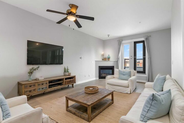 Property Photo:  880 Centre Avenue NE 405  AB T2E 9C3 