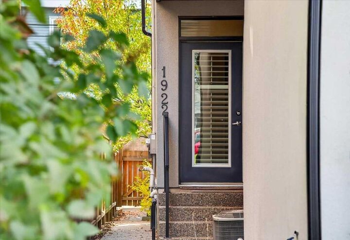 Property Photo: 1922 29 Street SW AB T3E 2J8