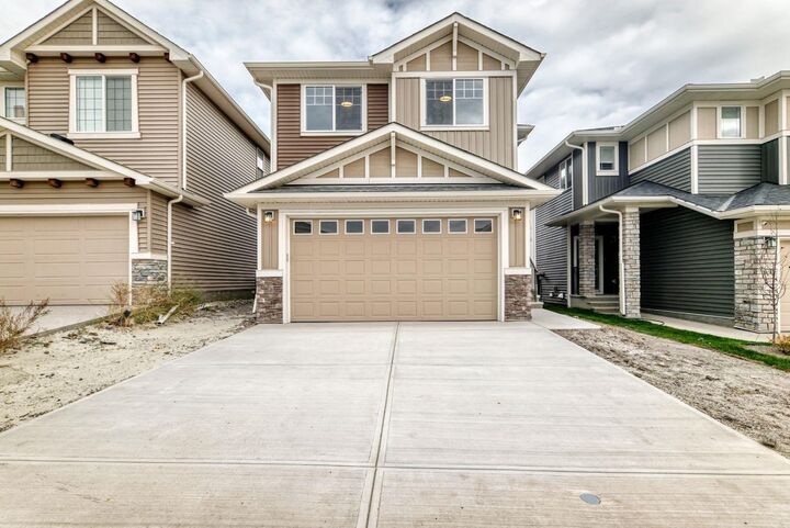 Property Photo:  1359 Bayview Crescent SW  AB T4B 5P1 