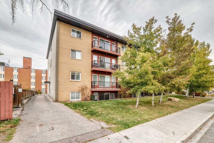 Property Photo: 1424 22 Avenue SW 103 AB T2T 0R5