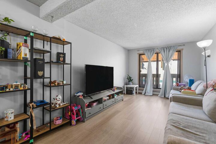 Property Photo:  3911 1 Street NE 7  AB T2K 0X2 