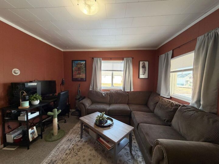 Property Photo:  302 7 Avenue SW  AB T0J 0Y6 