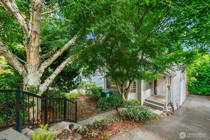 Property Photo: 7548 Ravenna Avenue NE WA 98115
