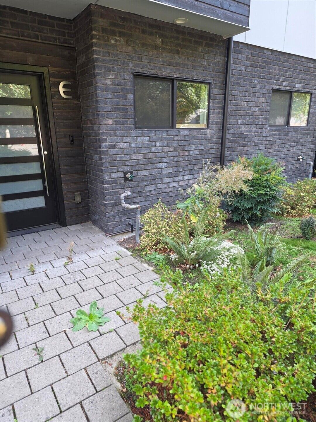 Property Photo: 17338 Bothell Way NE WA 98011