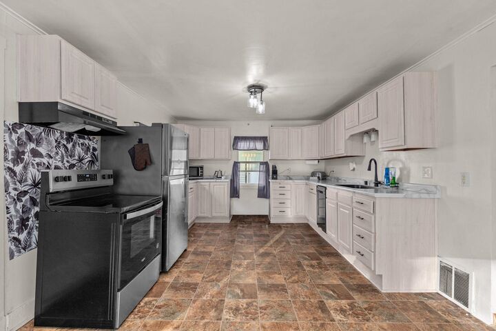 Property Photo: 333 W 11th Avenue WI 54902