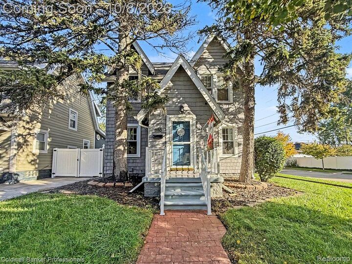 Property Photo: 1118 Oxford Road MI 48072