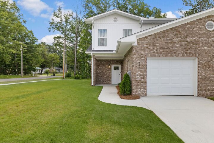 Property Photo:  302 Garden St  AL 35055 