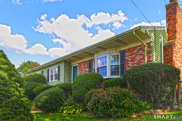 Property Photo:  1 Sunflower Circle  CT 06516 