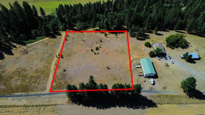 Property Photo: 5677 Riverview Ln WA 99006