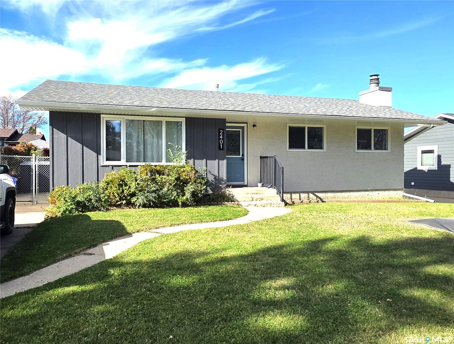 Property Photo:  2401 15th 15th Avenue E  SK S6V 6H4 