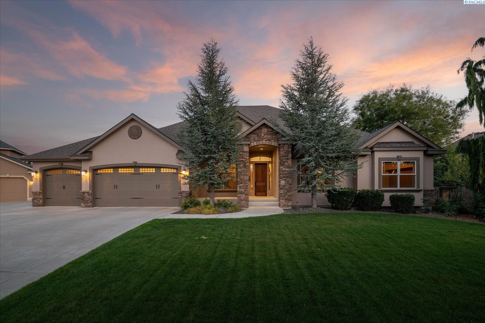 Property Photo:  457 Royal Ann Ct  WA 99352 