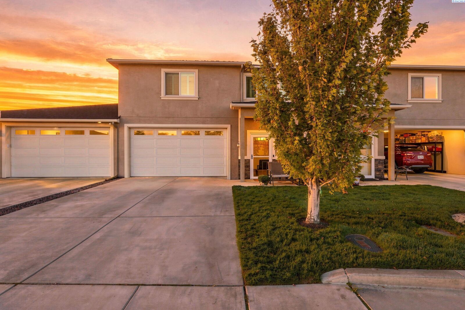 Property Photo:  1018 S Elma St  WA 99338 