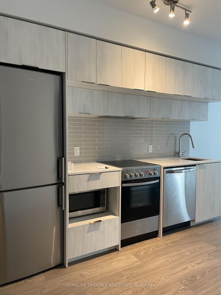Property Photo:  181 Dundas Street E 3212  ON M5A 0N5 