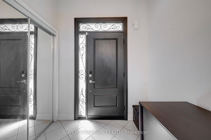Property Photo:  101 Gar Lehman Avenue  ON L4A 0W9 