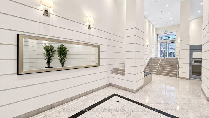 Property Photo:  717 Bay Street 702  ON M5G 2J9 