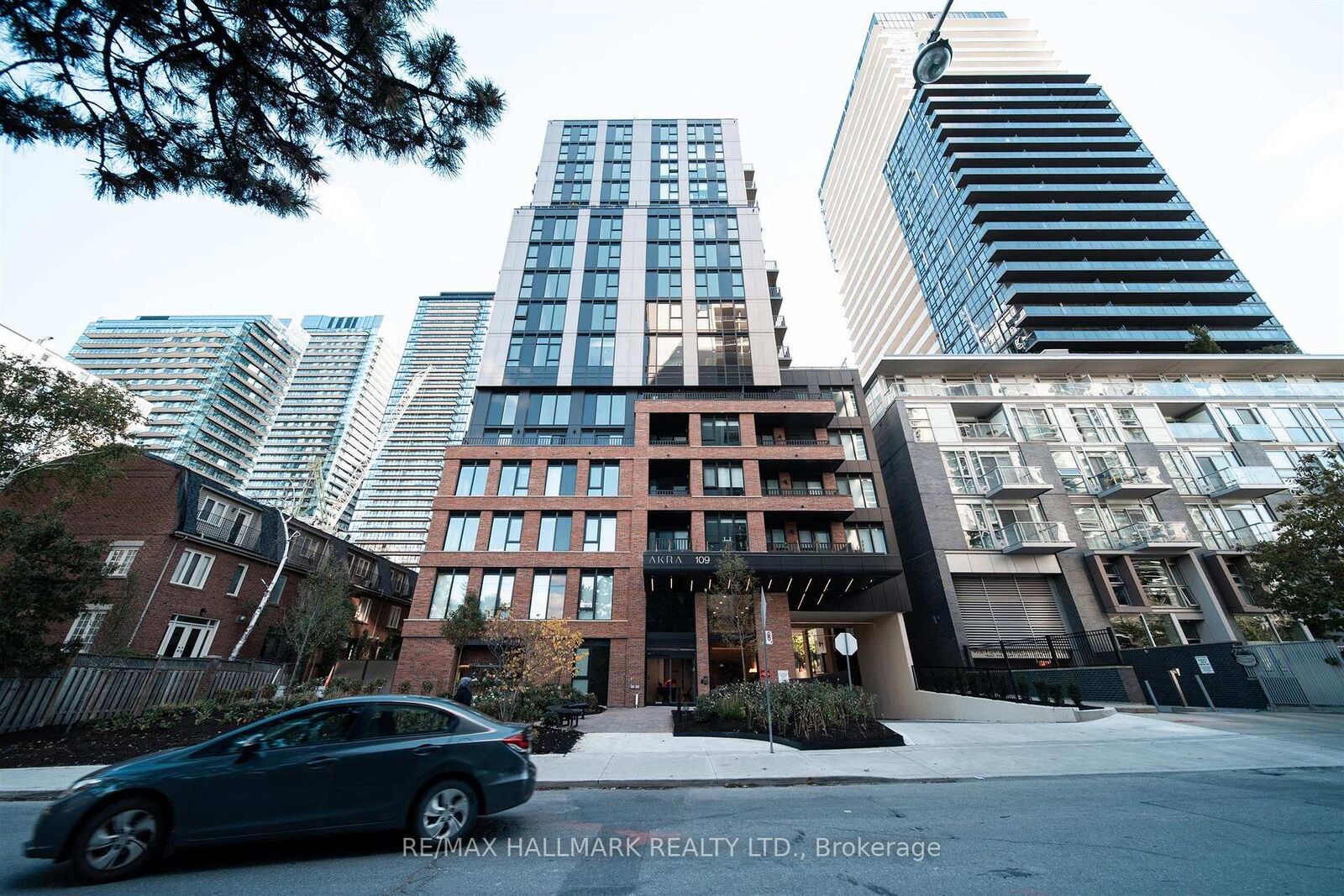 Property Photo:  109 Erskine Avenue 1109  ON M4P 0G8 