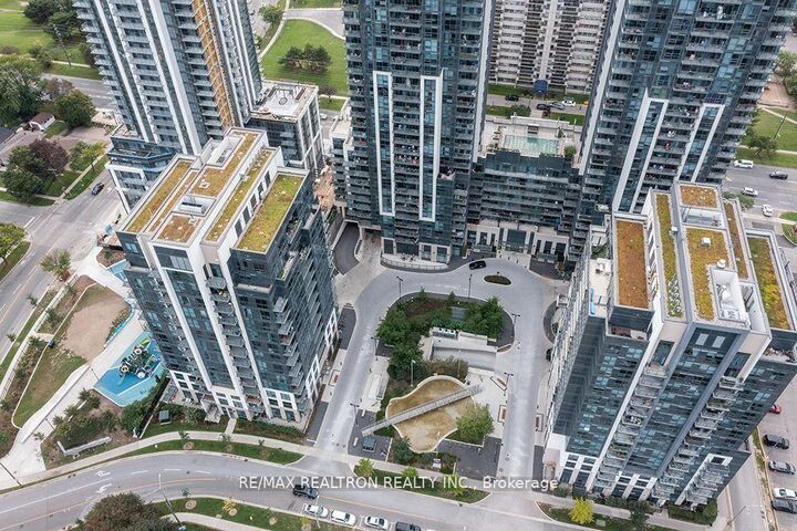Property Photo:  20 Meadowglen Place 322  ON M1G 0A9 