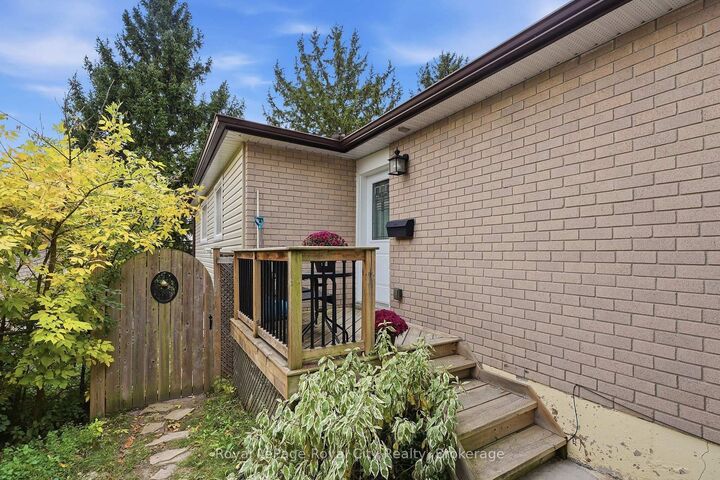 Property Photo:  37 McIlwraith Crescent Upper  ON N1E 6J4 