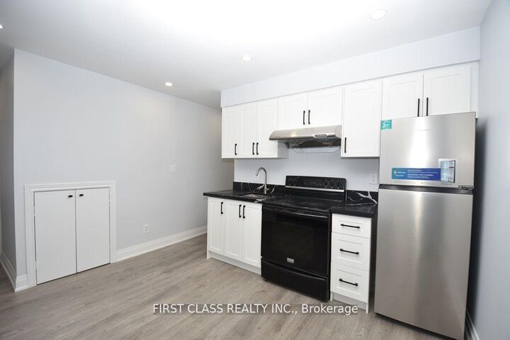 Property Photo:  319 Senlac Road Front  ON M2R 1R2 