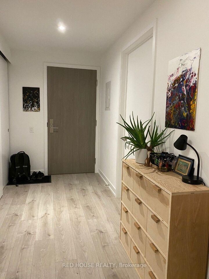 Property Photo:  161 Roehampton Avenue 1111  ON M4P 0C8 