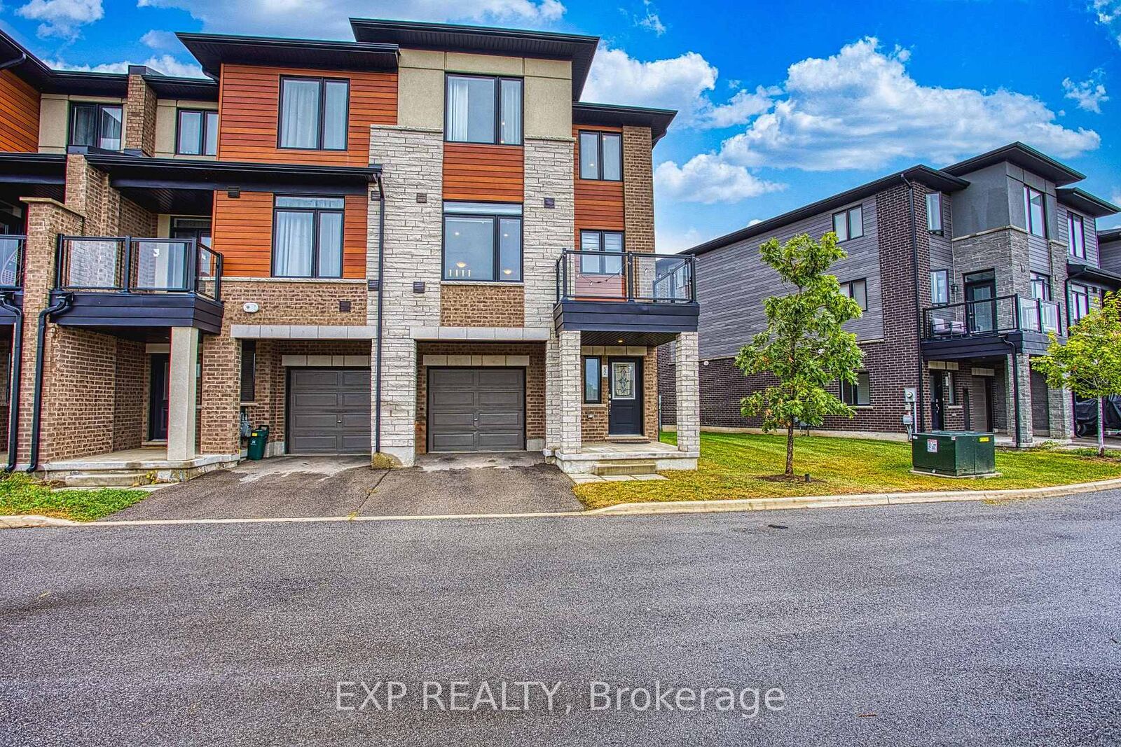 Property Photo:  590 North Service Road 52  ON L8E 0K5 