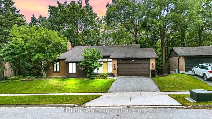 Property Photo: 52 Ridgewood Crescent ON N1S 4B3