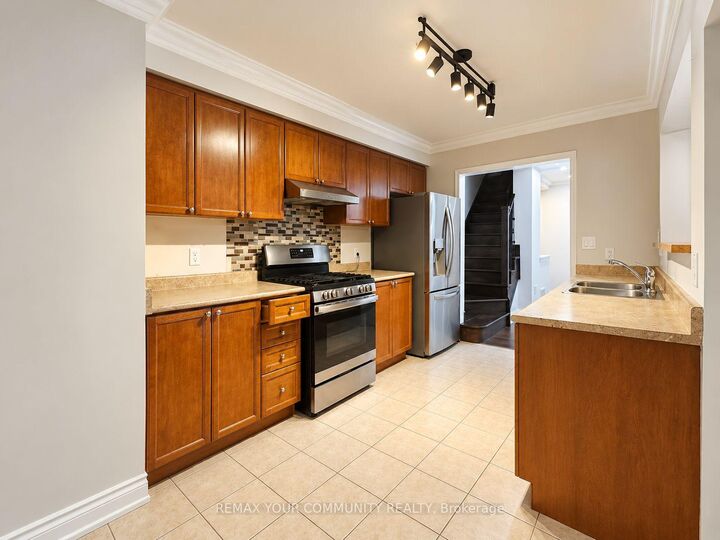 Property Photo: 10 Snowgoose Terrace ON M1B 0A9