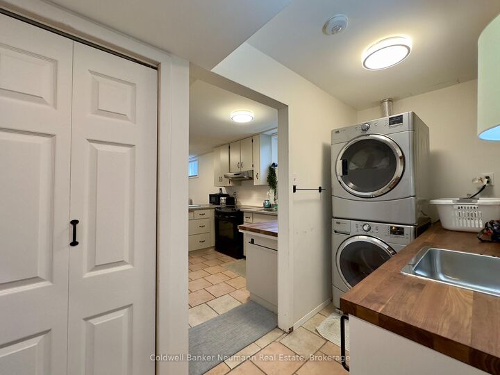 Property Photo:  52 Renfield Street Lower  ON N1E 4A2 