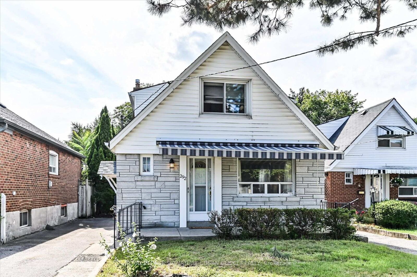 Property Photo:  292 Glebemount Avenue  ON M4C 3V3 