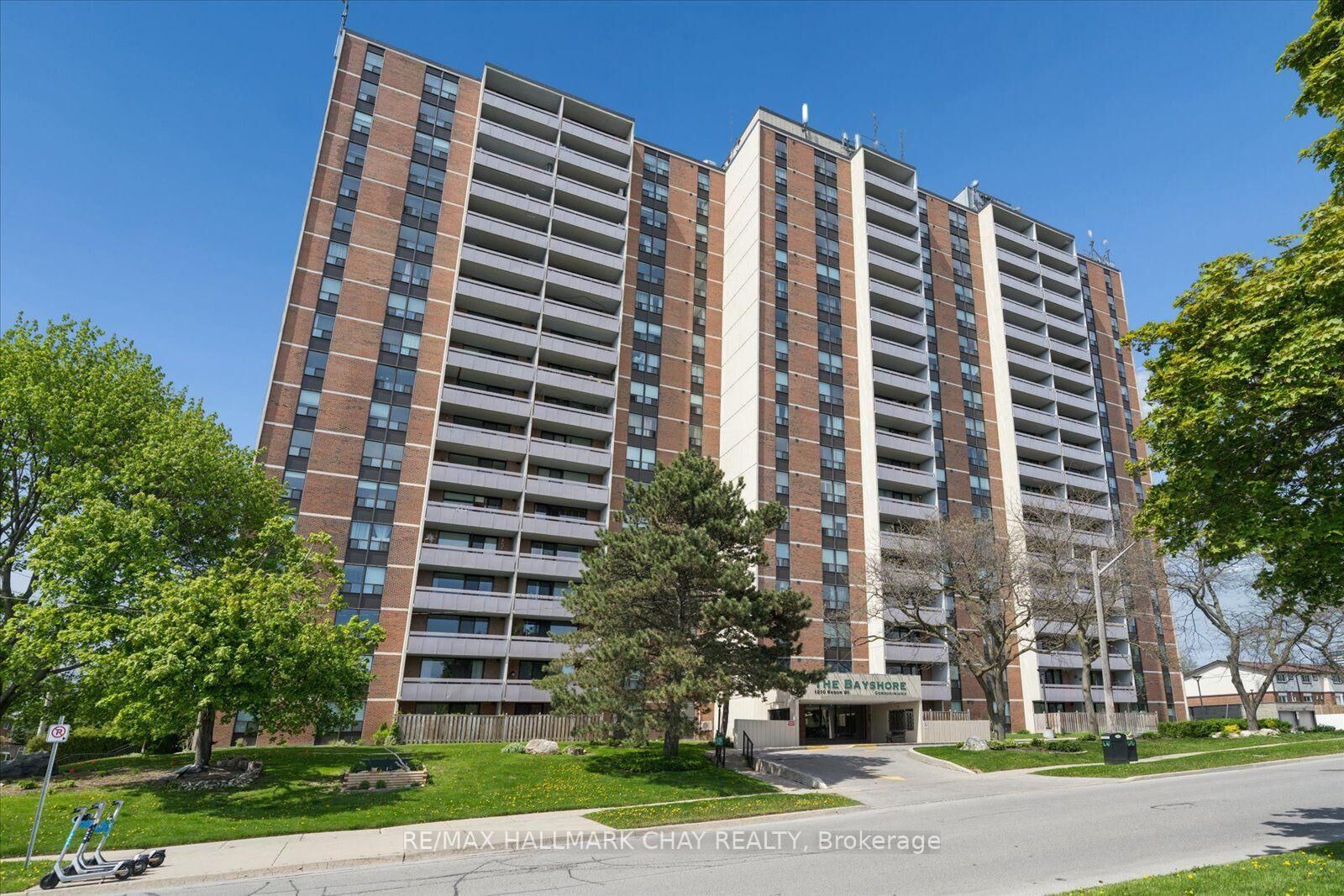 Property Photo:  1210 Radom Street 208  ON L1W 2Z3 