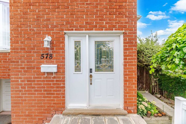Property Photo:  578 Cavell Drive  ON L5B 2N9 