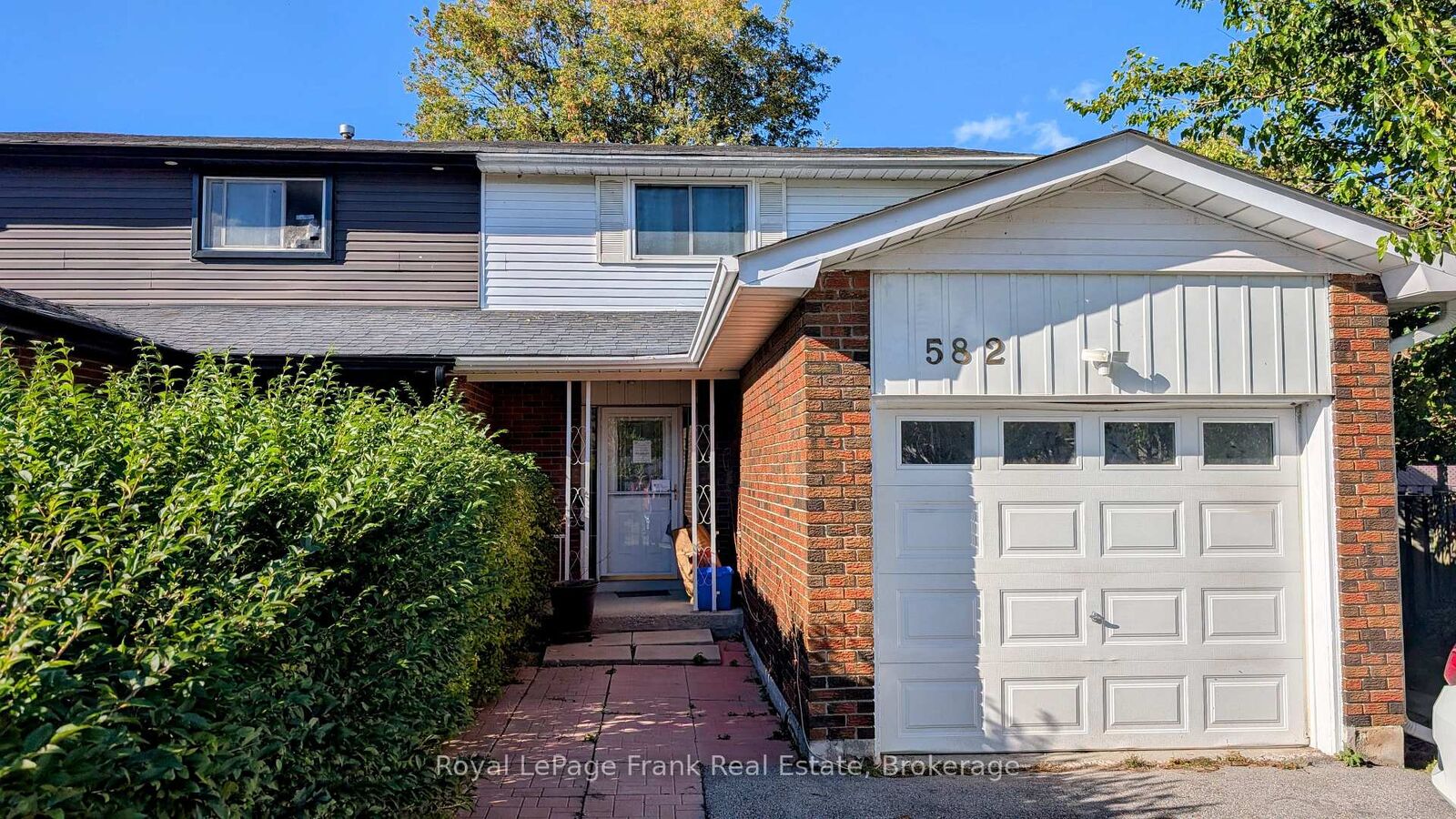 Property Photo:  582 Lakeview Avenue  ON L1J 1B1 