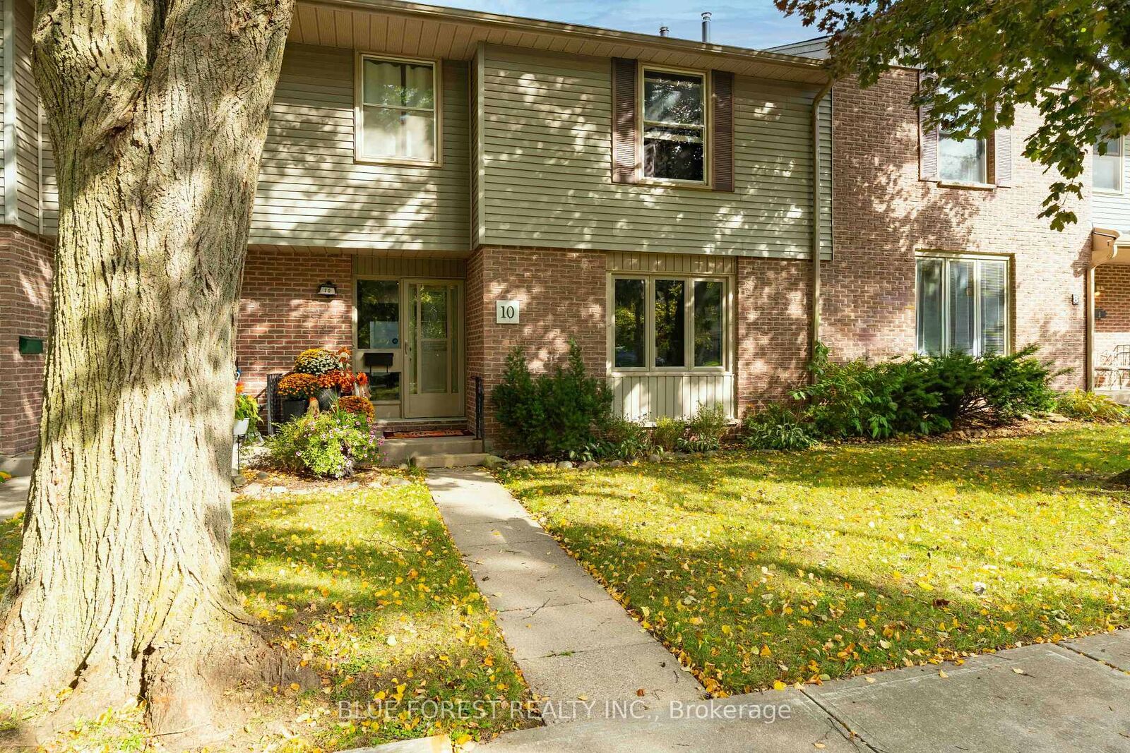 Property Photo:  10 Berkshire Court  ON N6J 3N7 