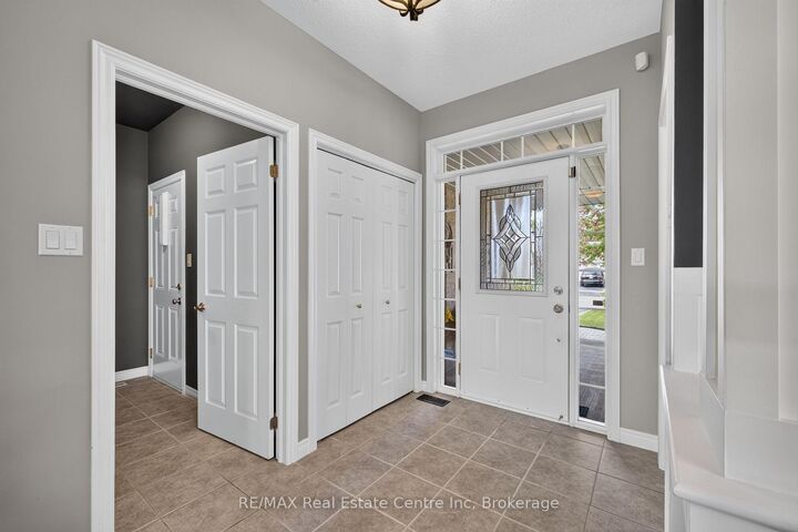 Property Photo:  117 Hayward Court  ON N0B 2K0 