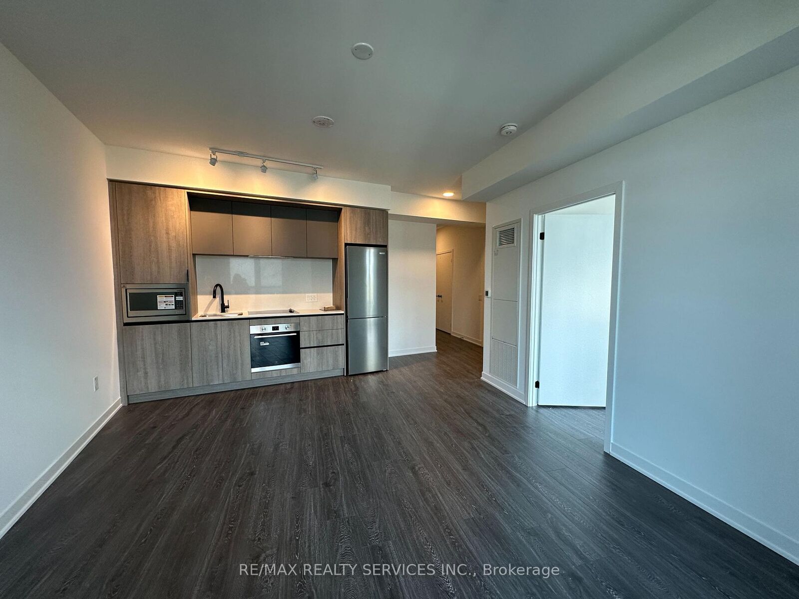 Property Photo:  2495 Eglinton Avenue W 1913  ON L5M 2V8 