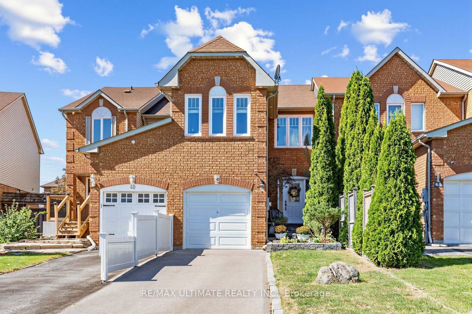 Property Photo:  42 Landerville Lane  ON L1C 4W8 