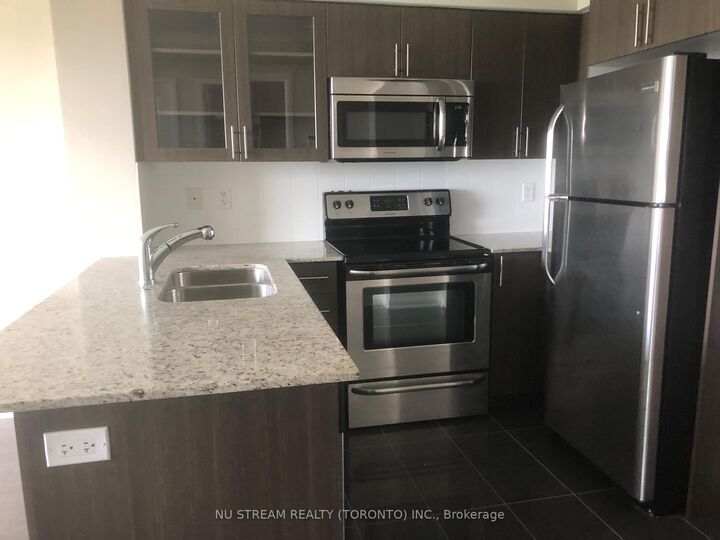 Property Photo:  75 Norman Bethune Avenue 921  ON L4B 0B6 