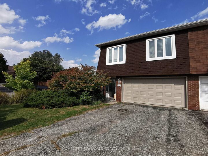 Property Photo:  25 Picola Court Master Bedroom  ON M2H 2N2 