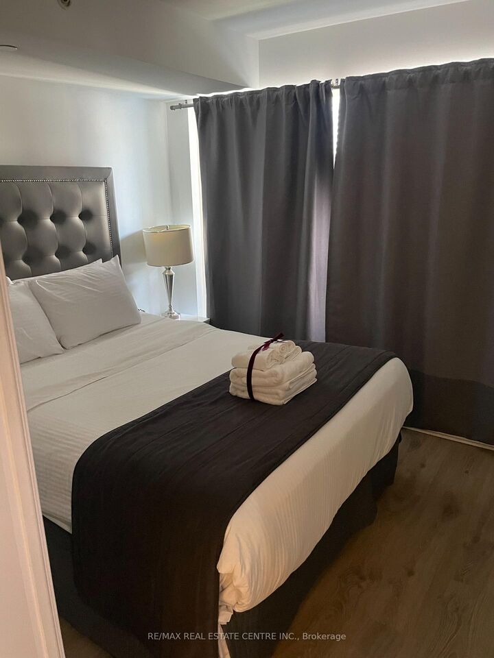 Property Photo:  386 Yonge Street 724  ON M5B 0A5 