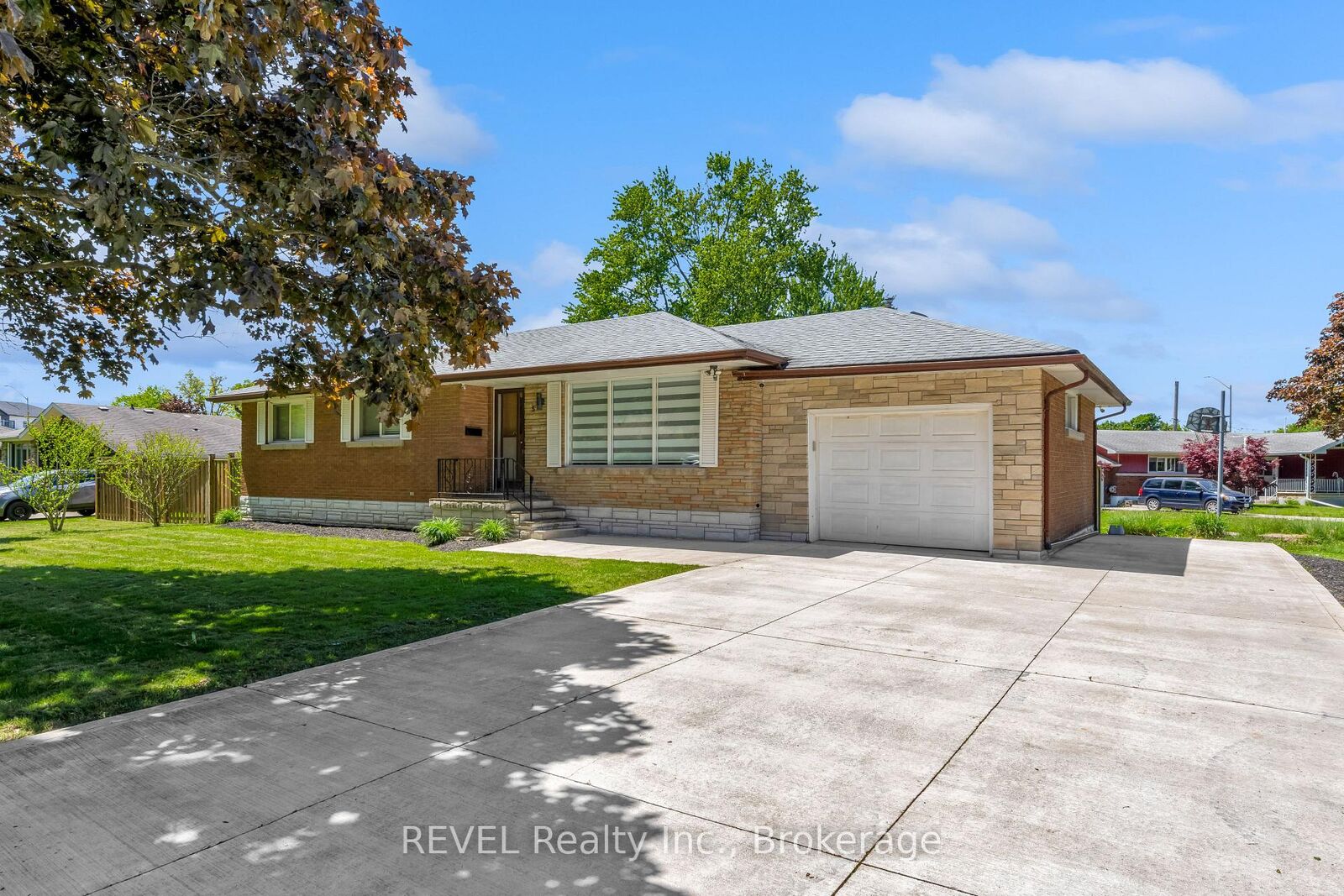 Property Photo:  5 Armour Drive  ON L3C 2N7 