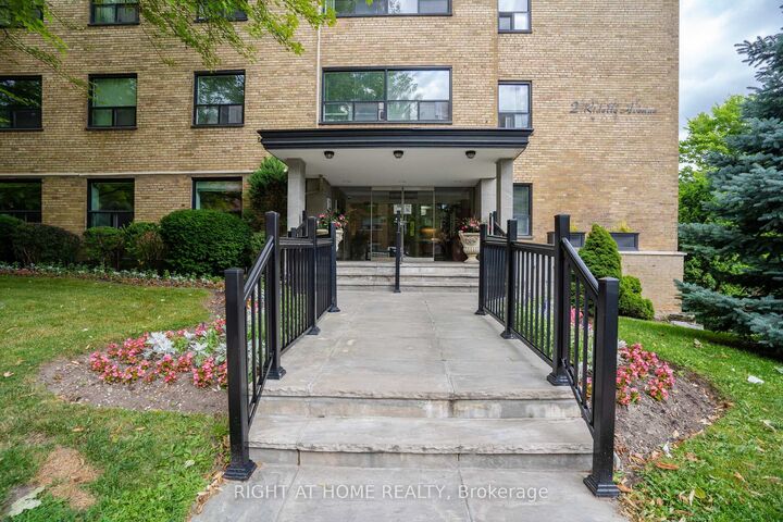 Property Photo:  2 Ridelle Avenue 502  ON M6B 1H4 